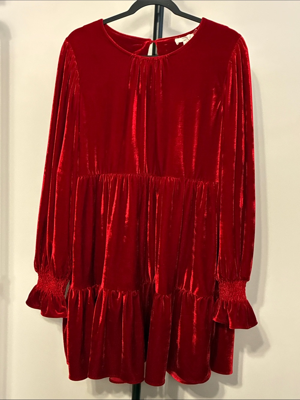 entro Red Velvet Tiered Midi Dress